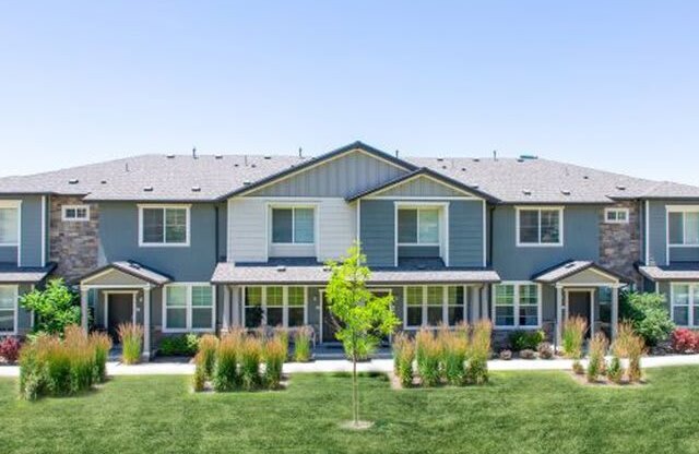 Greenspace Walking Trails at Parc on Center Apartments & Townhomes, Orem, UT, 84057