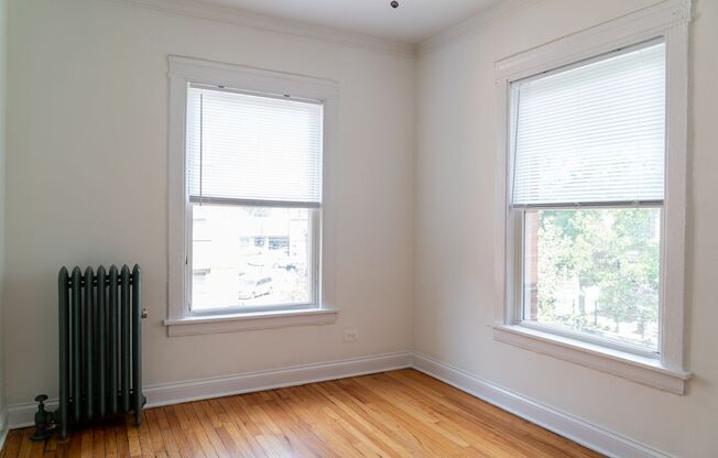 2 beds, 1 bath, 650 sqft, $1,825, Unit 4730-1B