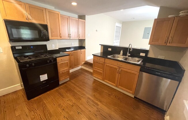 2 beds, 2 baths, 956 sqft, $3,600, Unit 2