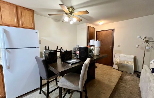 1 bed, 1 bath, $950, Unit 14