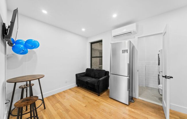 3 beds, 1.5 baths, 602 sqft, $4,200, Unit 1