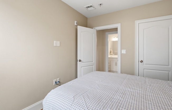 2 beds, 2 baths, 1,305 sqft, $4,800, Unit 3