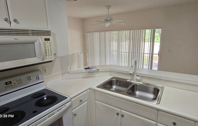 ***Beautiful Clean ready to move-in Townhome 2BR/2.5BA/1 Car Garage ***