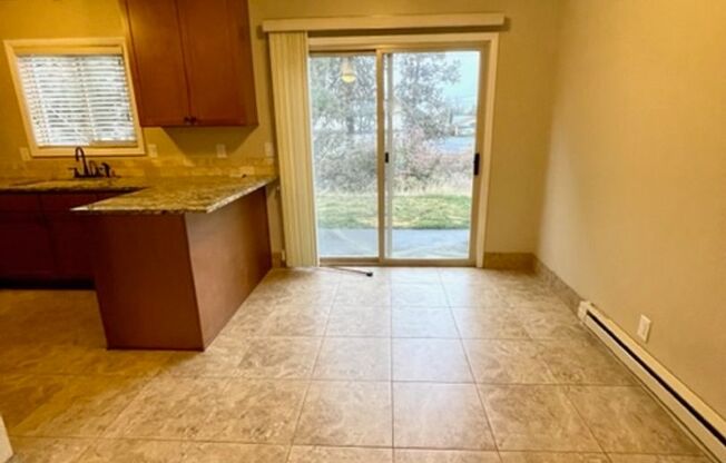 2 beds, 1.5 baths, 1,000 sqft, $1,595, Unit 06