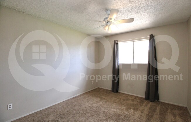 102 E ERIE DR