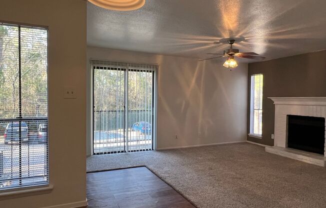 2 beds, 1 bath, 859 sqft, $1,050, Unit 01-003