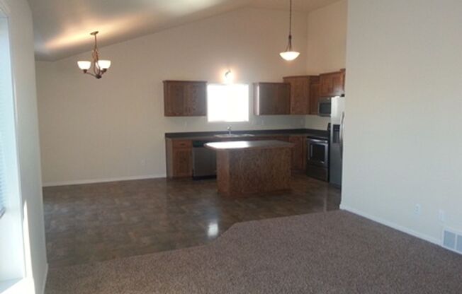 3 beds, 3 baths, $2,095