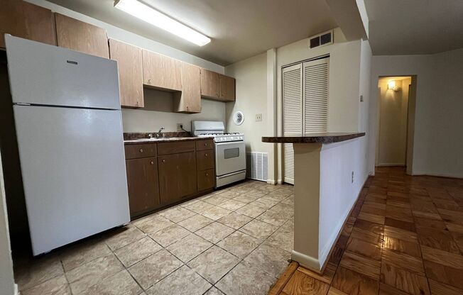 2 beds, 1 bath, 650 sqft, $1,210, Unit 4229 #A