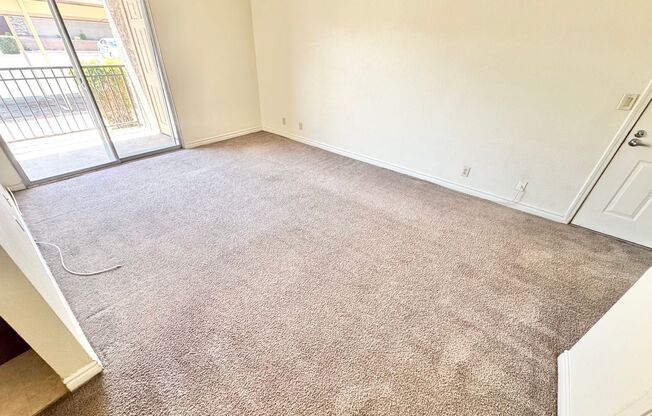 BEAUTIFUL 1 BEDROOM CONDO!