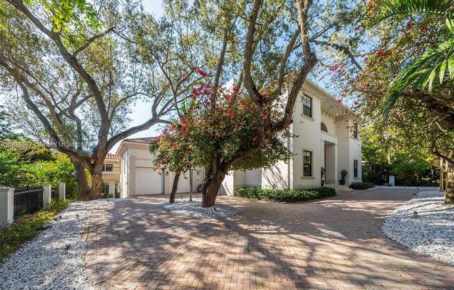 150 W SUNRISE AVE