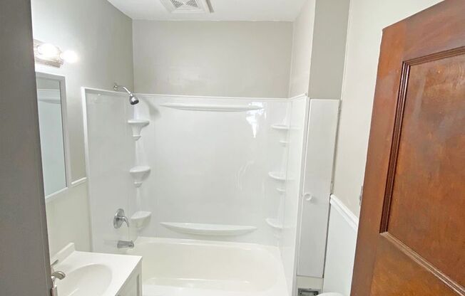 3 beds, 1 bath, $1,050