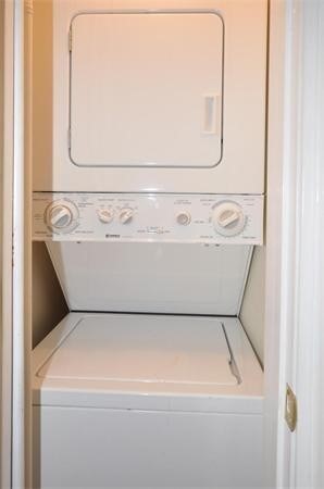 3 beds, 2 baths, 1,048 sqft, $6,000, Unit 44