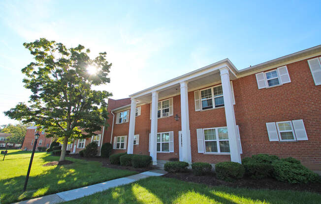 This is a photo of the grounds/building exteriors at Compton Lake Apartments in Mt. Healthy, OH.