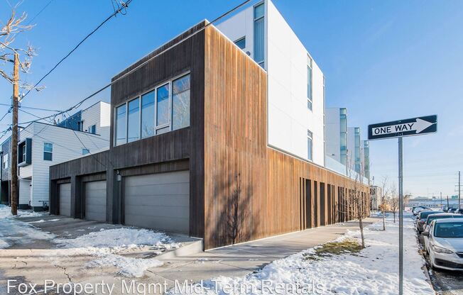1125 W 37th Ave