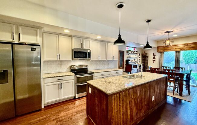 Spacious & Stylish 5-Bedroom Home in Wolf Ranch
