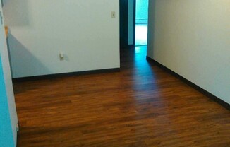 2 beds, 1 bath, $715, Unit 941