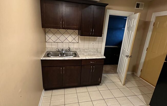6400 S Whipple St/3039 W 64th St