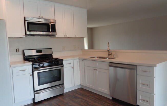 1 bed, 1 bath, $2,200, Unit #C