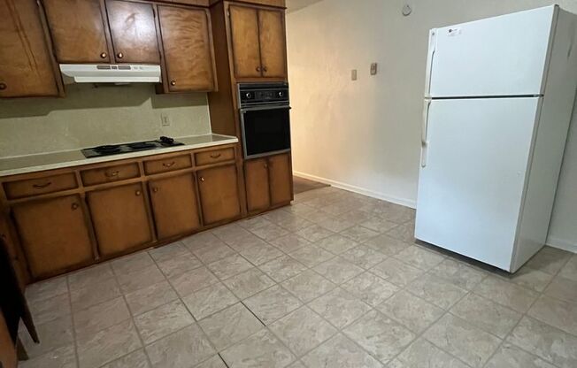 2 beds, 1 bath, 903 sqft, $1,170, Unit K-8