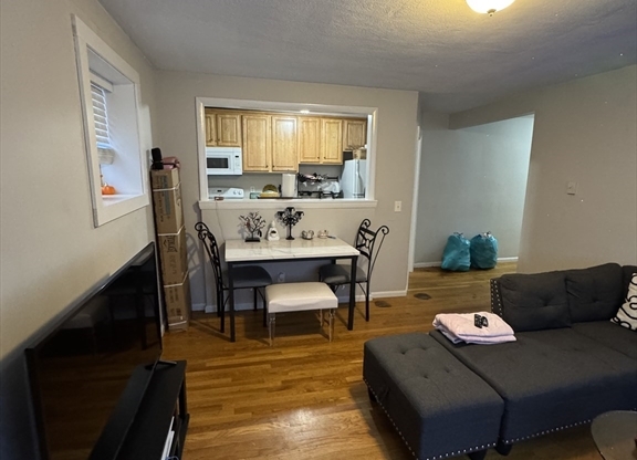 204 NEPONSET VLY