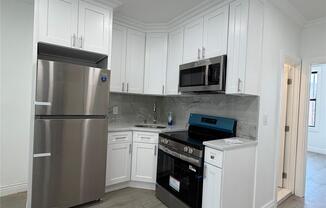 4 beds, 1.5 baths, 2,370 sqft, $4,500