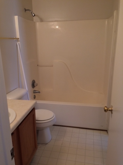 2 beds, 2 baths, 900 sqft, $800