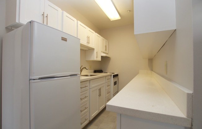 1 bed, 2 baths, 692 sqft, $2,150, Unit 1011