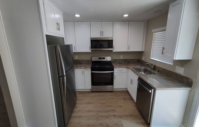 2 beds, 1 bath, 950 sqft, $2,195, Unit A