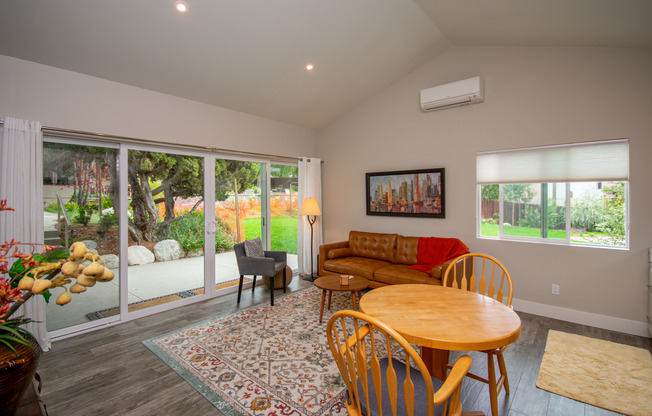 Beautiful Fully Furnished 1 Bd Rental!