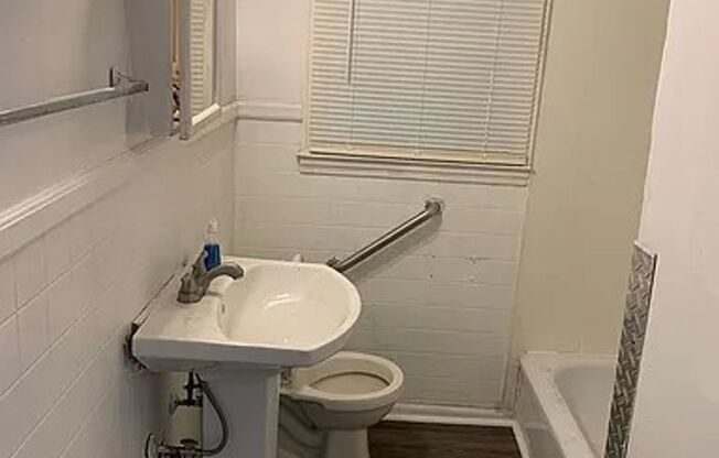 2 beds, 1 bath, $1,000