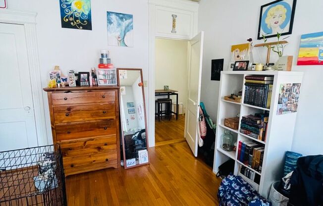 3 beds, 1 bath, 784 sqft, $3,900, Unit 14P-11