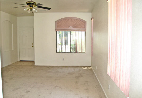 Great 3 bedroom, 2 bath home in great Glendale location!
