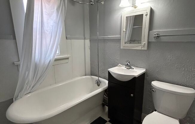 Daisy Terrace Apartments (1110 S. 30th Ave.)