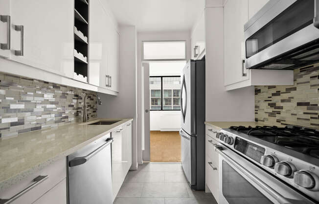 2 beds, 1.5 baths, 961 sqft, $6,000, Unit 24J