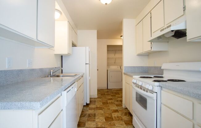 2 beds, 1 bath, 940 sqft, $1,395, Unit 109