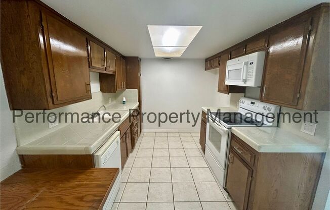 2 beds, 1 bath, $1,550, Unit # 42