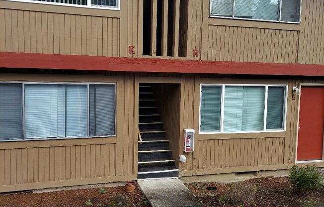 Charming Two Bedroom Lower Level Flat Close to Downtown Vancouver