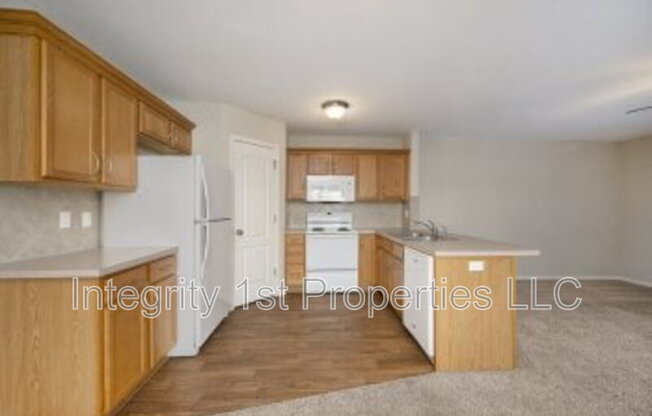 8887 N HELENA DR