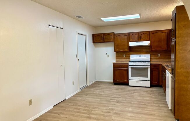 Charming 3/2 in Pipers Meadow *NO HOA* Move in Ready!