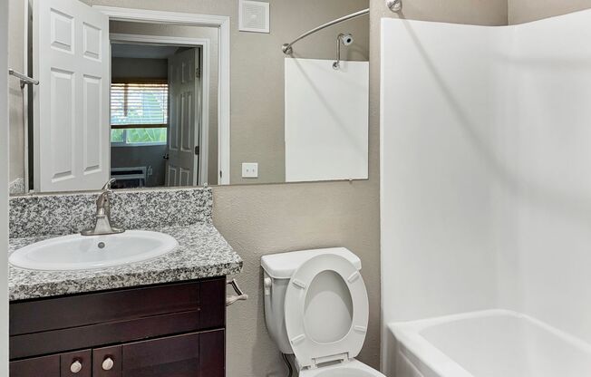 2 beds, 1 bath, 880 sqft, $2,568, Unit 118