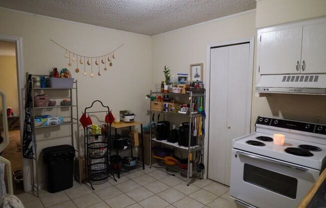 2 beds, 1 bath, 760 sqft, $860