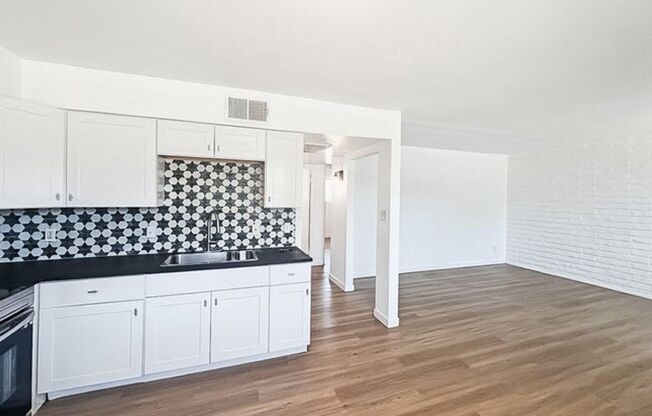 Welcome Home To Coronado Square!