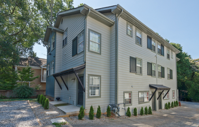 688 HOLMES ST NW