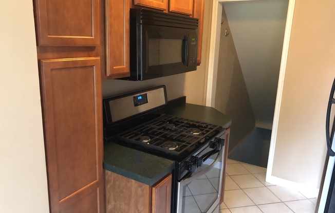 2 beds, 1 bath, $1,599