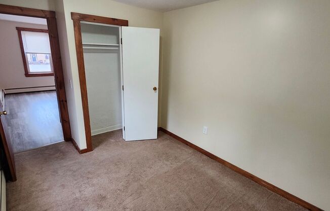 2 beds, 1 bath, $1,700, Unit 2R