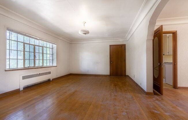 1 bed, 1 bath, 950 sqft, $1,595, Unit 09