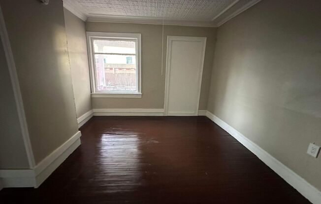 3 beds, 1 bath, $1,250, Unit Unit 1