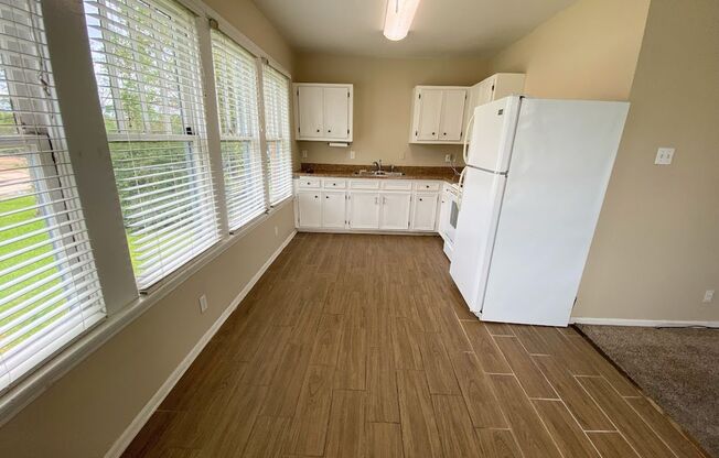 2 beds, 1 bath, $750