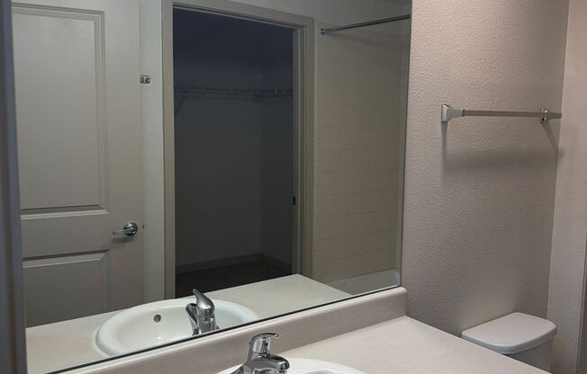 1 bed, 1 bath, 614 sqft, $1,250, Unit 1-207