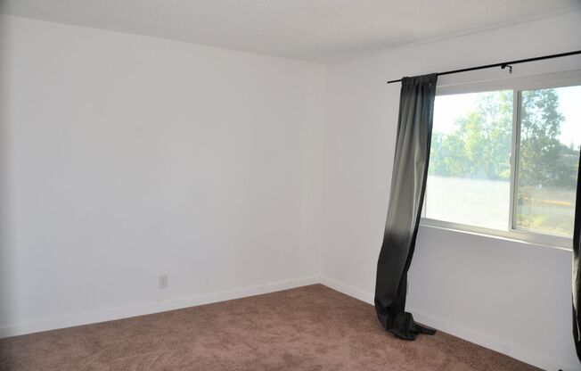 2 beds, 1 bath, $2,500, Unit # 3